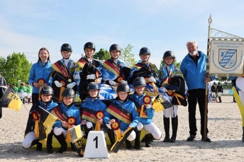 Team Bayern wird Deutscher Meister im Vierkampf, der Nachwuchs holt Platz zehn. / Quelle: Bayerns Pferde, Doris Matthaes