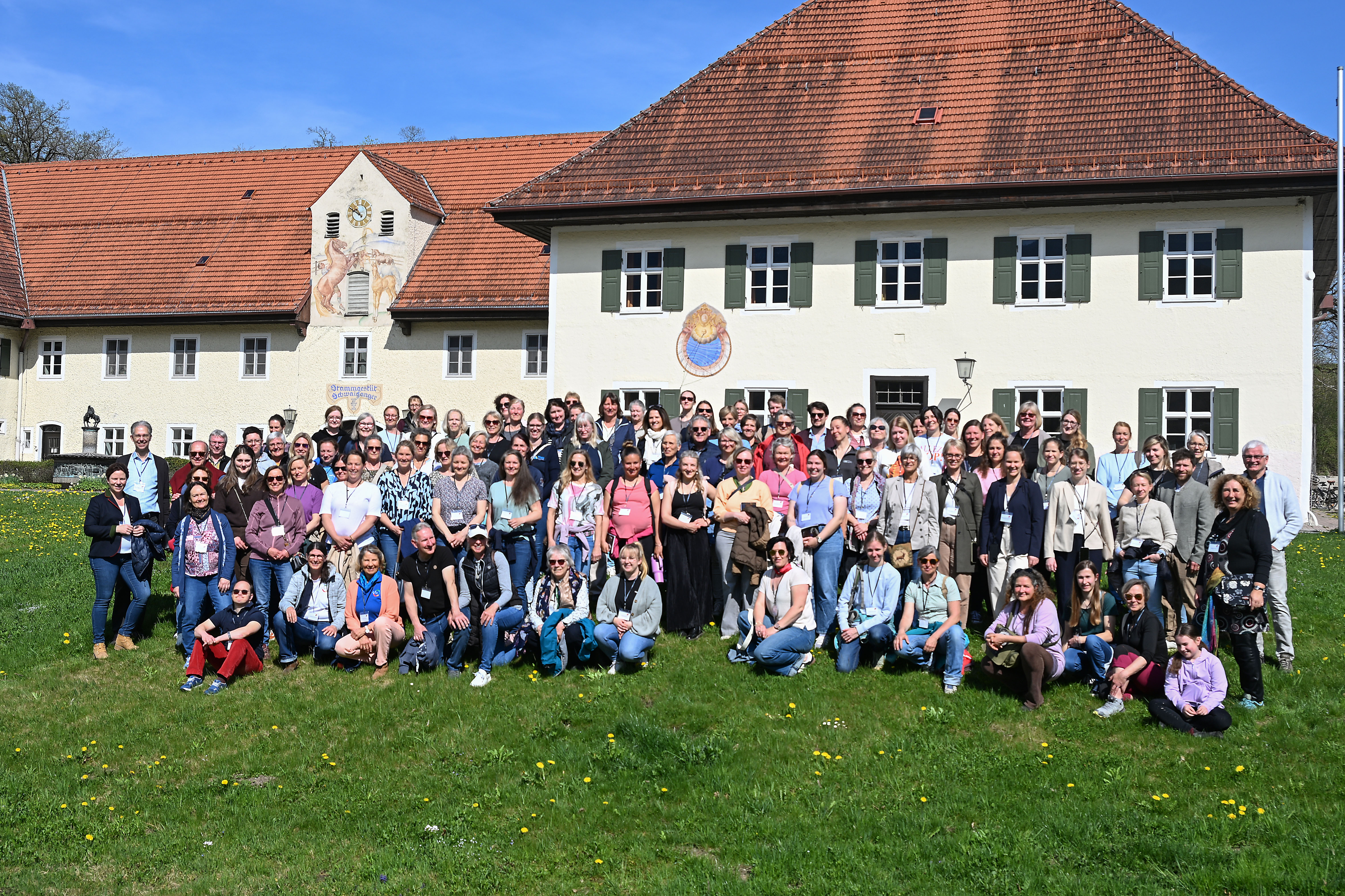 Über 100 Teilnehmende und Mitwirkende haben den Weg nach Oberbayern ins südlichste Staatsgestüt Deutschlands gefunden.